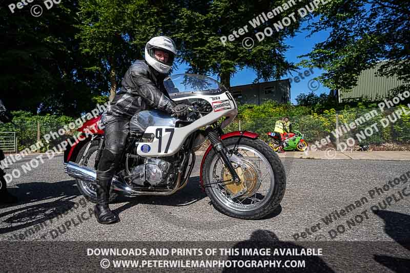 Vintage motorcycle club;eventdigitalimages;mallory park;mallory park trackday photographs;no limits trackdays;peter wileman photography;trackday digital images;trackday photos;vmcc festival 1000 bikes photographs